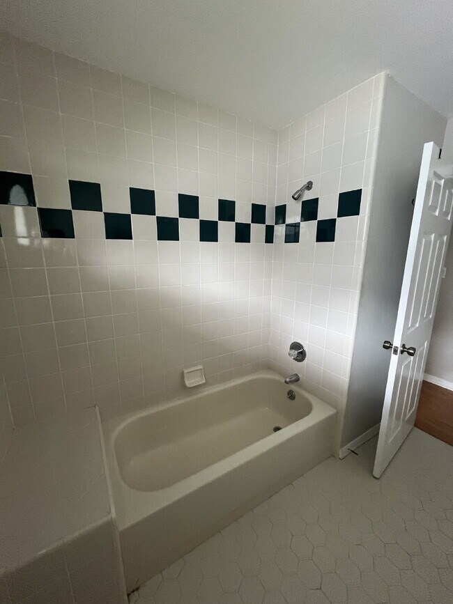 Building Photo - Spacious Pool Home in Desirable Palm Harbor – Pool Care Included