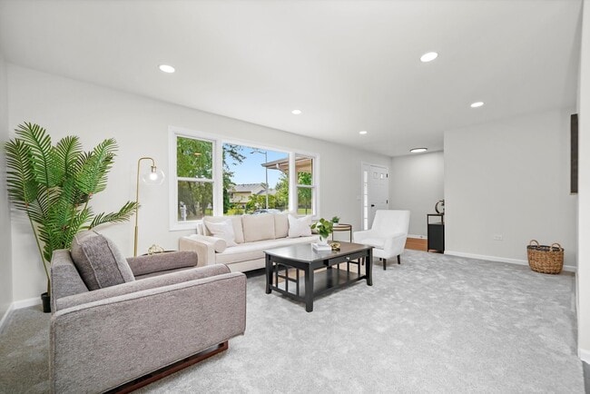 Building Photo - 1668 Hidden Valley Dr