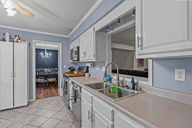 Building Photo - 769 Dayflower Ct