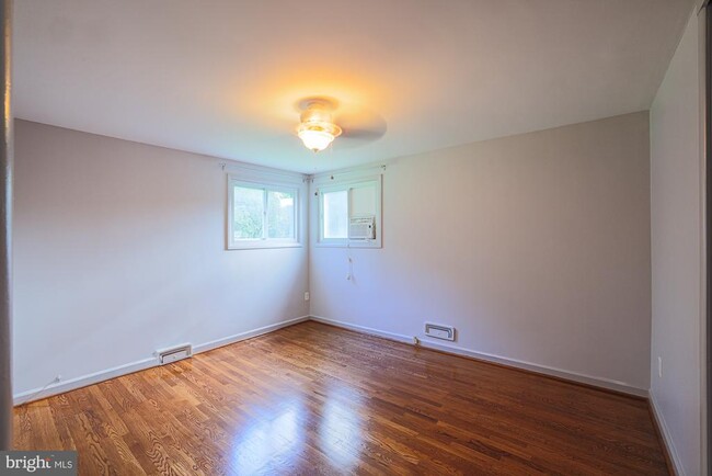 Building Photo - 2804 Hanson Ave