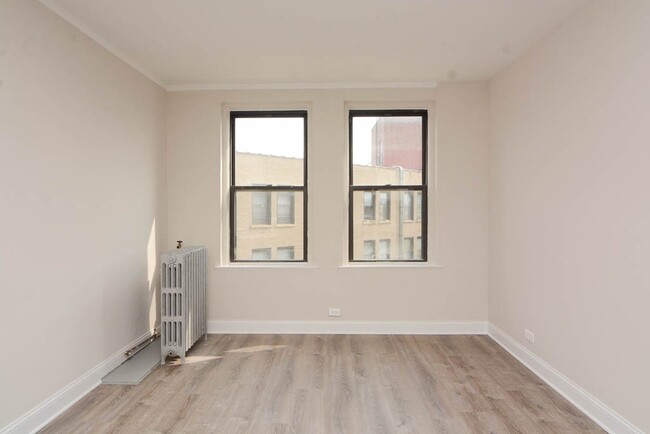Building Photo - 3335 W Diversey Ave