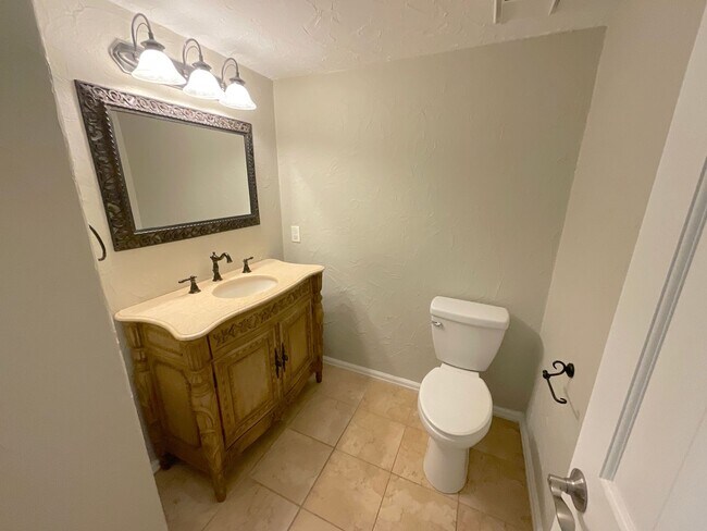 Building Photo - 4 Bedroom Home Available Near S Academy Bl...