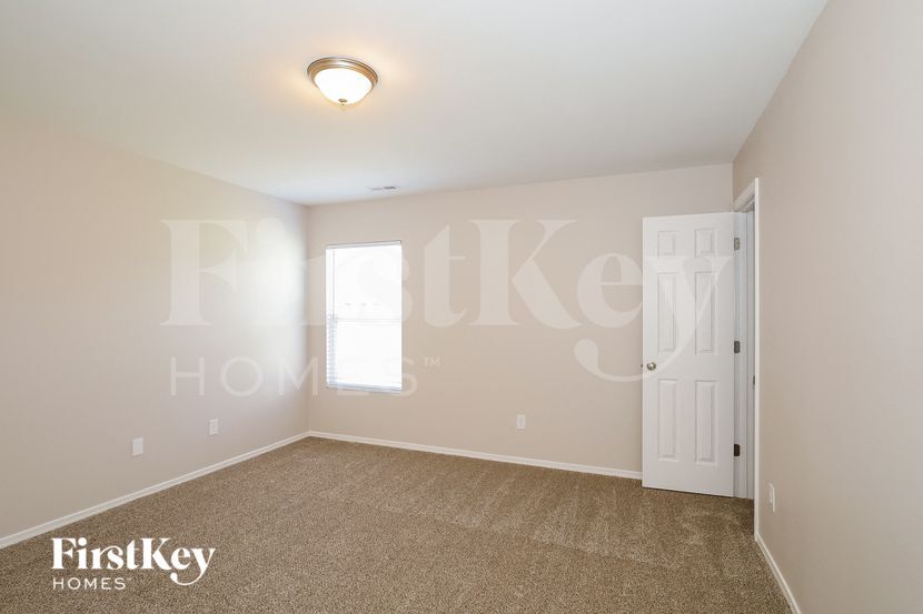 Building Photo - 933 Silverberry St