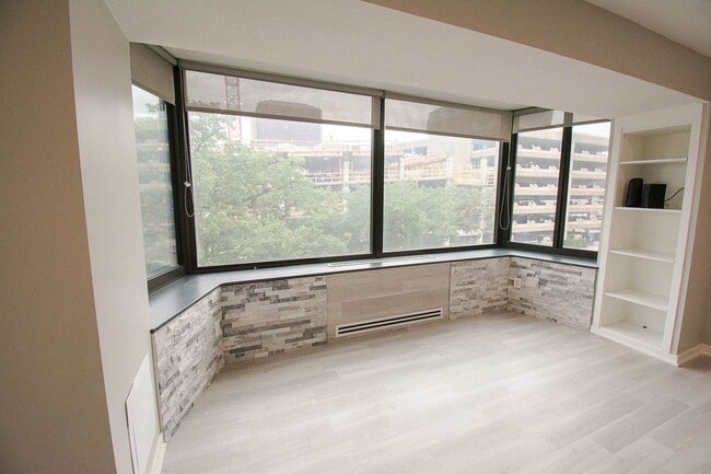 Building Photo - 207 5th Ave SW