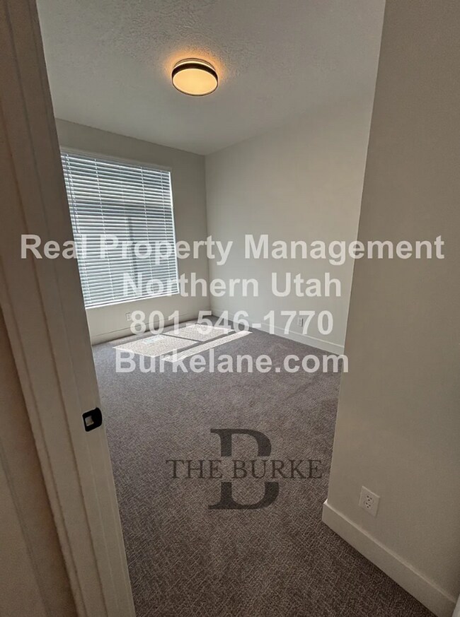 Building Photo - Newly Built 3 Bed 2.5 Bath Townhouse in Farmington