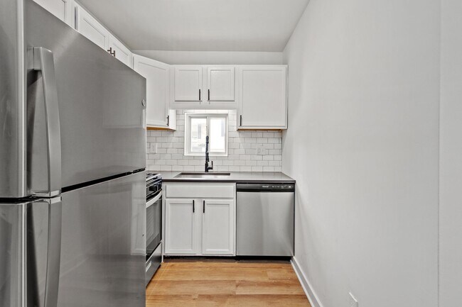 Building Photo - COZY 2 BEDROOM GEM IN THE MONROEVILLE NEIG...