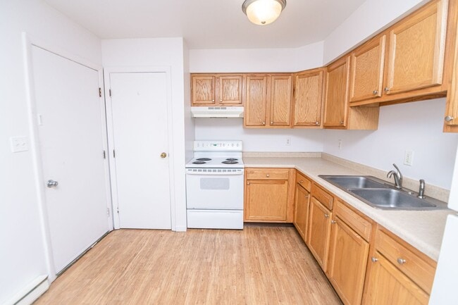 Building Photo - 2 bed 1 bath duplex in Portage
