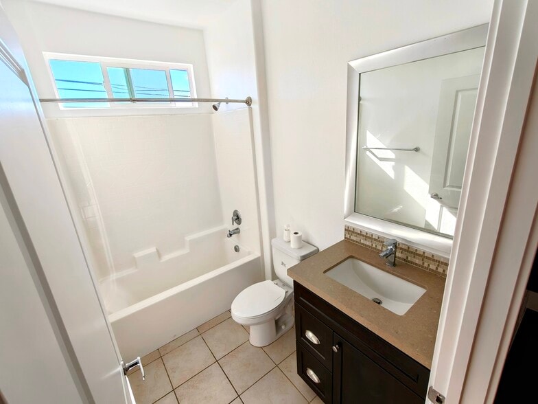 Second Floor Bathroom - 7600 N Courage Way