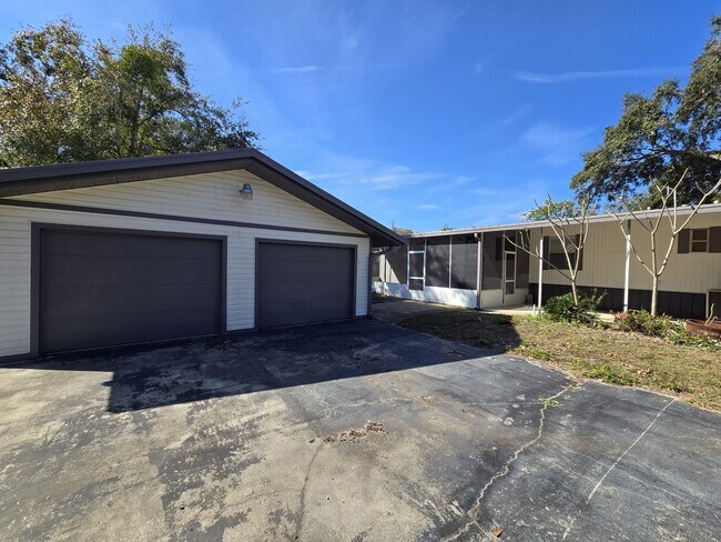 Building Photo - 2875 Bay Ave