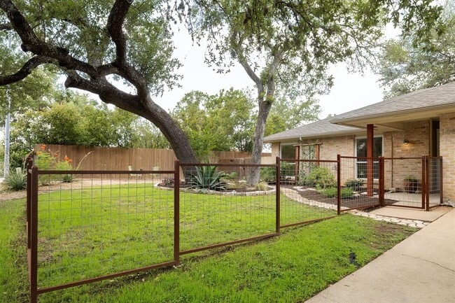 Building Photo - 1406 Radam Cir