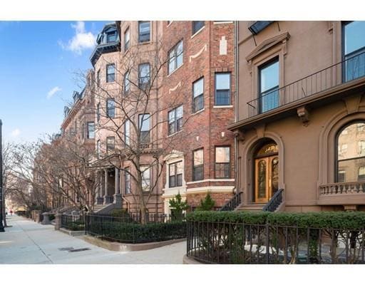 Building Photo - 127 Beacon St