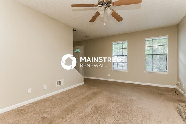 Building Photo - 3 Bedroom Pet-Friendly Home in Lithonia, GA with Main Street Renewal