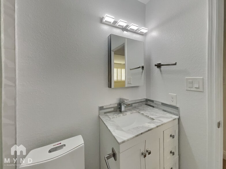 Building Photo - 4547 E San Gabriel Ave