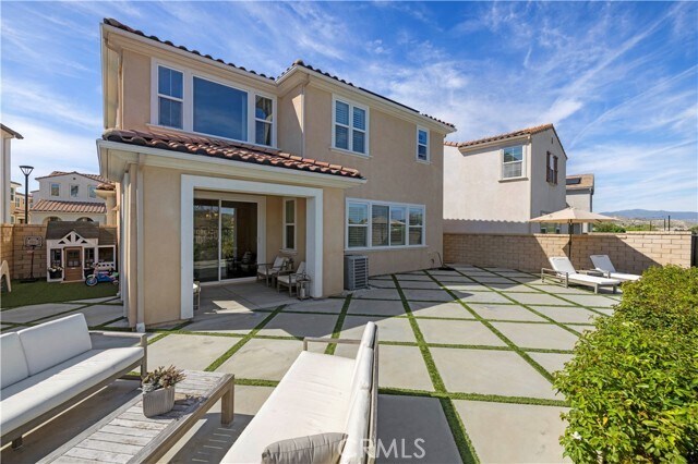 Building Photo - 24151 Paseo del Rancho Dr