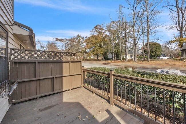 Building Photo - 103 Sunningdale Ct