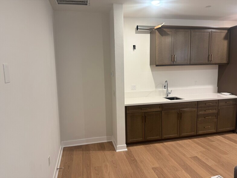 Building Photo - 11762 Saddleback Dr