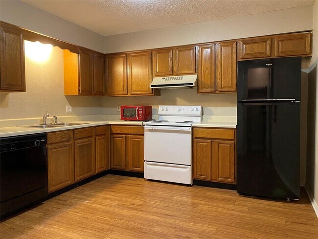 Building Photo - 3047 Olympia Dr