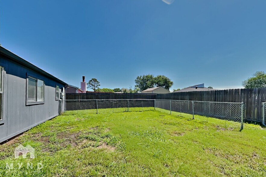 Building Photo - 15831 Pryor Dr