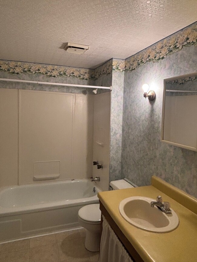 Building Photo - 234 Middle Rd