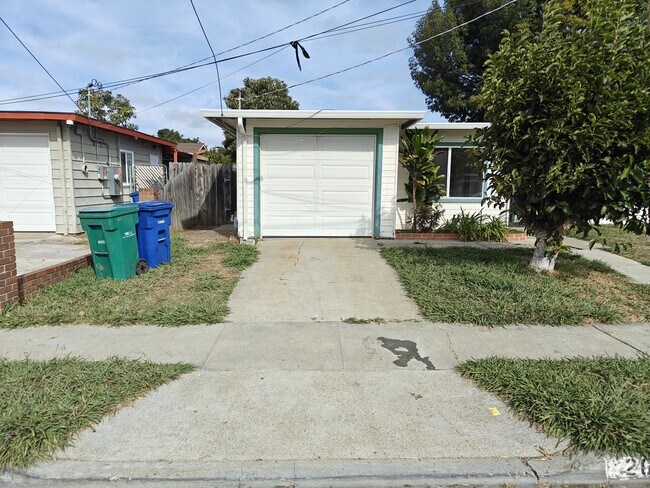 Primary Photo - 263 Elmwood Ln