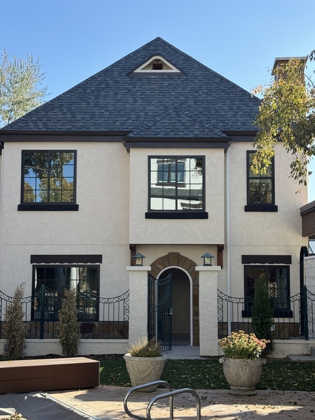 Primary Photo - 4621 Locust Ln E