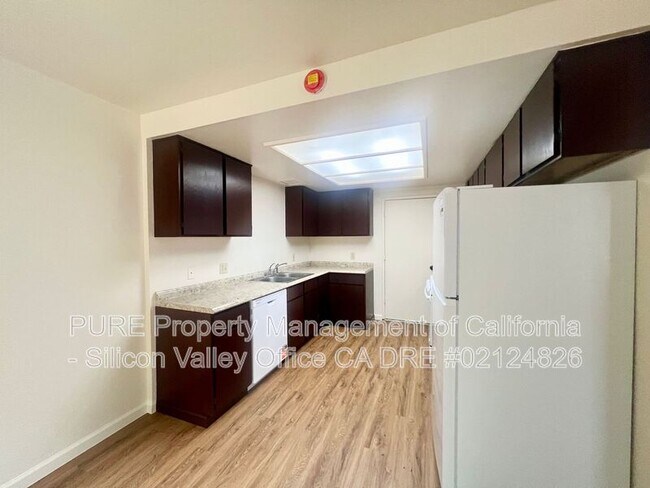 Building Photo - 144 Montebello Dr