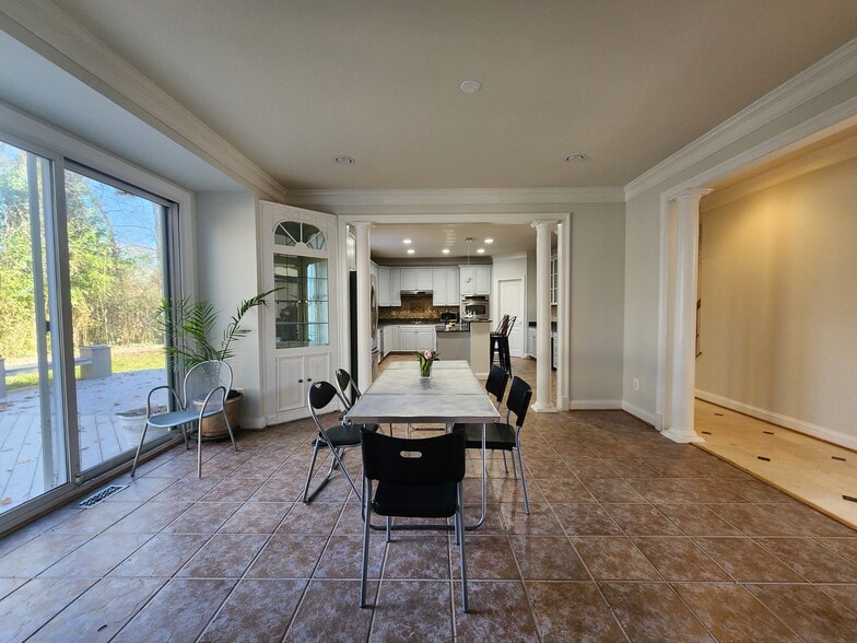 Building Photo - 6004 Columbia Pike