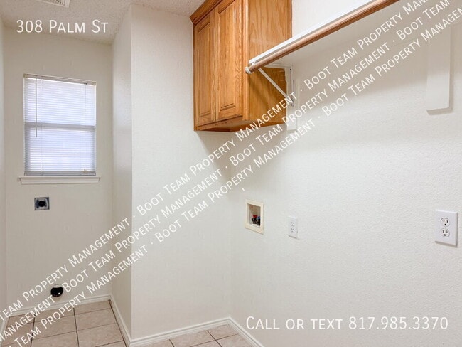 Building Photo - 308 Palm St