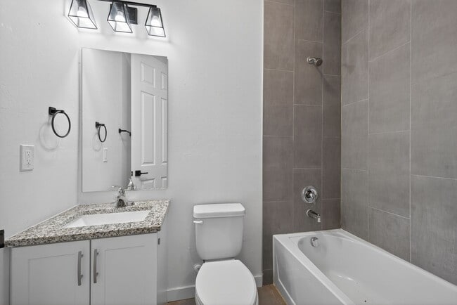 Building Photo - 236 NW 6th Ave