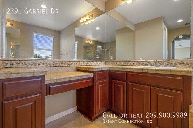 Building Photo - 2391 Gabriel Dr