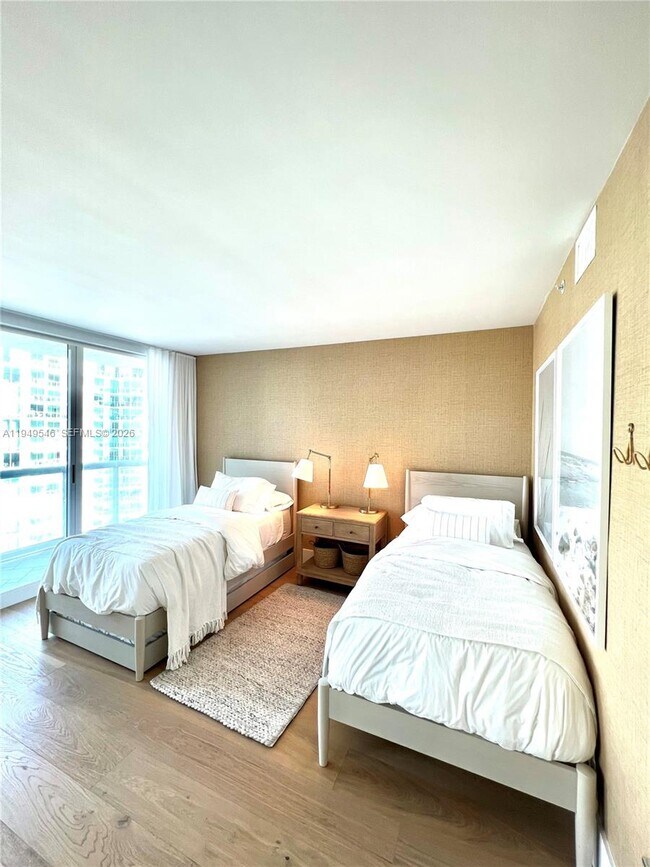 Building Photo - 16400 Collins Ave