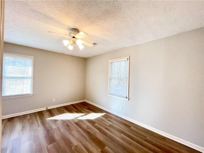 Building Photo - 2395 Brownstone Ct NE