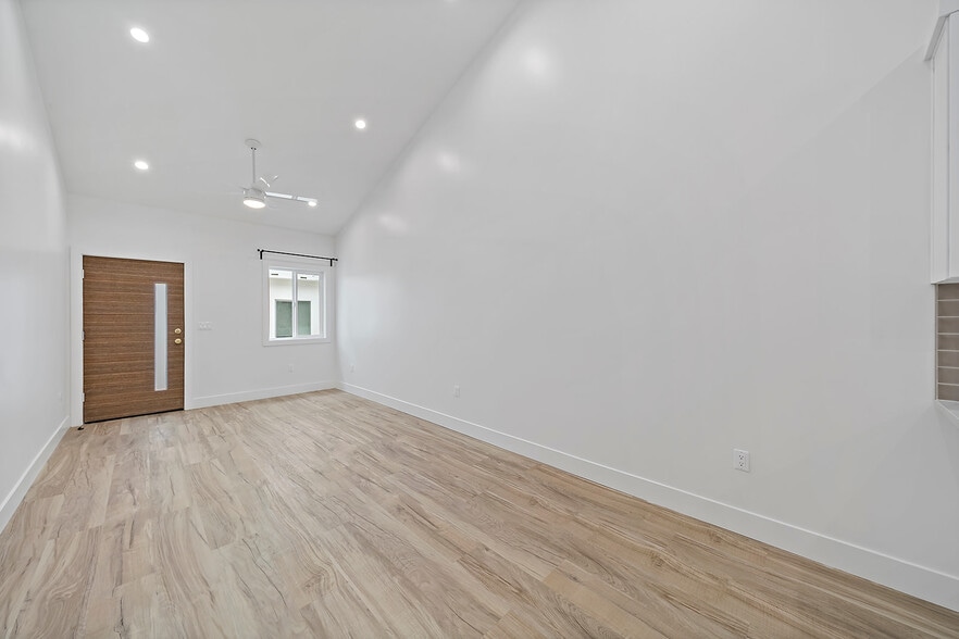 2618 1/2 - 2616 Glendale Blvd