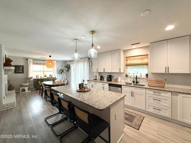 Building Photo - 1272 Arlingwood Ave