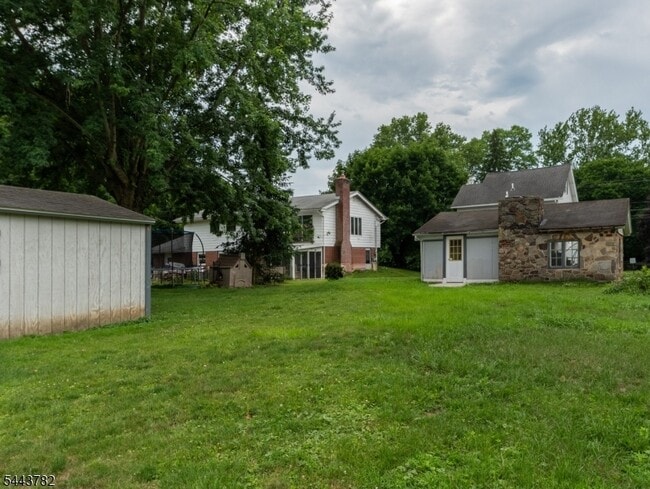Building Photo - 382 River Rd