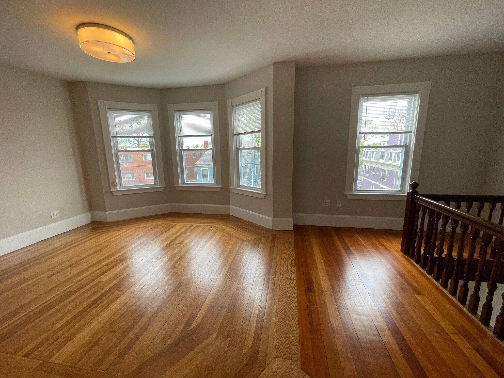 Building Photo - 27 Dix St