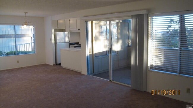 Building Photo - 355 Parkview Terrace
