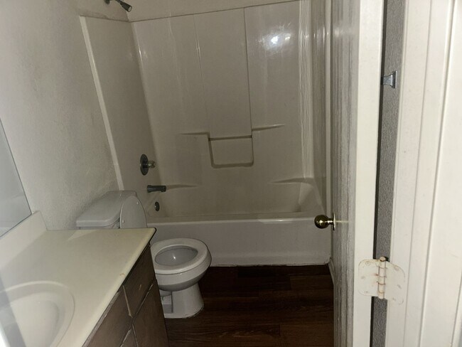 Building Photo - 2810 Alma Dr