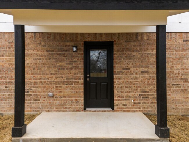 Building Photo - 804 White Meadow Ln