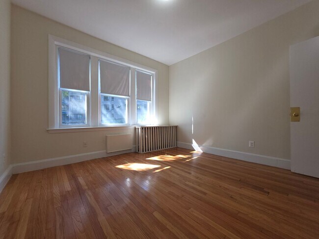 Building Photo - 40 Lancaster Terrace