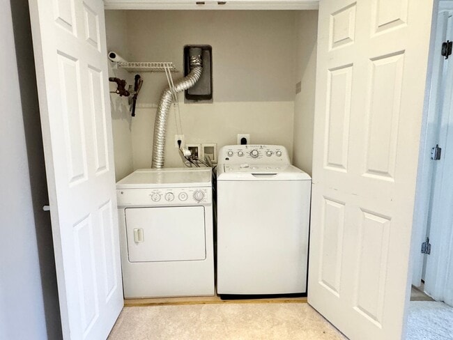 Building Photo - POTOMAC CLUB - TOWNHOUSE CONDO