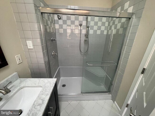 Building Photo - 5729 Goldfinch Ct