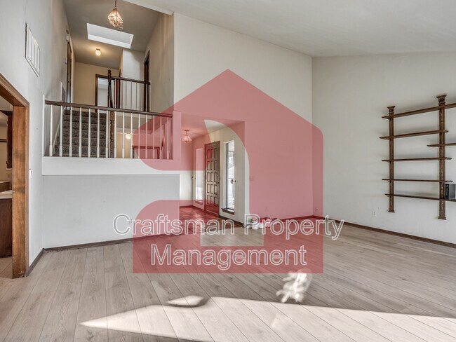 Building Photo - 2704 Silvertree Dr