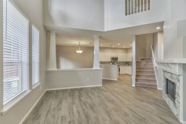 Building Photo - 25 Scarlet Woods Ct