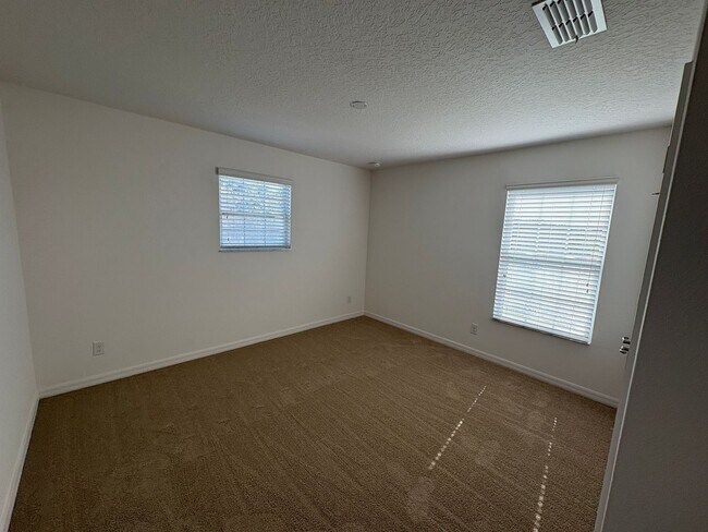 Building Photo - LARGE// Brand New 4/3.5 Bedroom Home in Br...