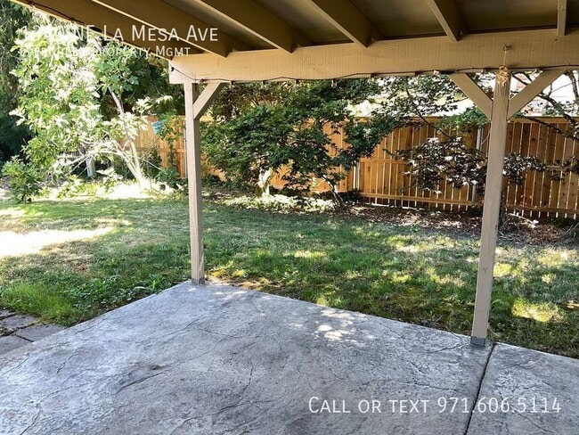 Building Photo - 1340 NE La Mesa Ave