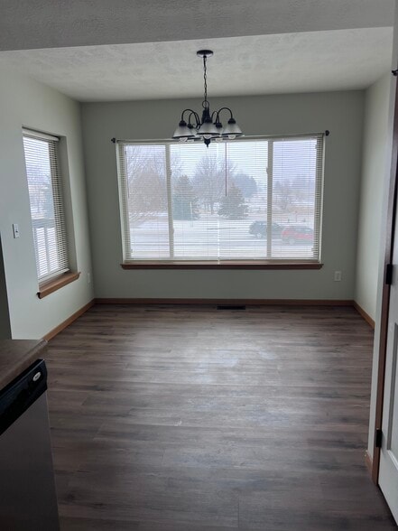 Building Photo - 4924 S Klein Ave