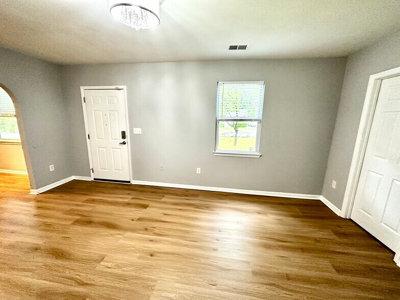 Building Photo - 2111 Highland St