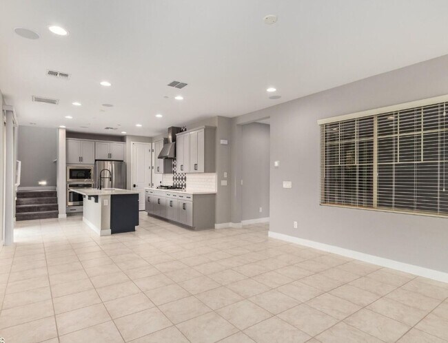 Building Photo - 1099 N 70th Way