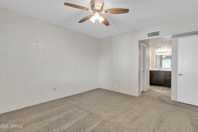 Building Photo - 4444 E Paradise Village Pkwy N